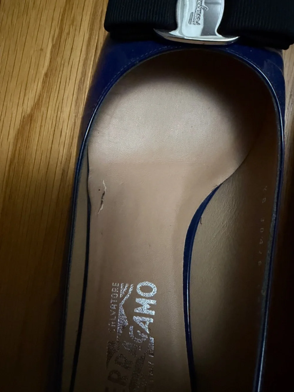 Salvatore Ferragamo Royal Blue Patent Vara Bow Flats - Picture 2 of 3